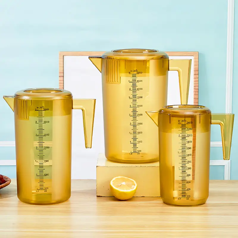 Pichet d’eau froide en plastique fauve ou transparent